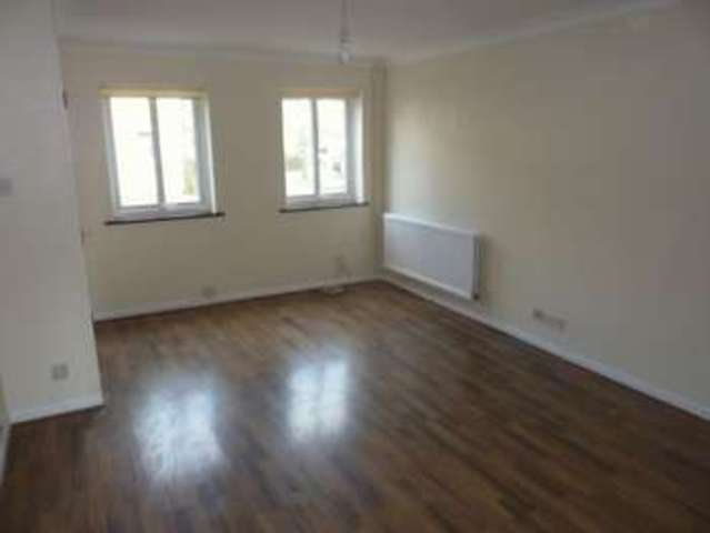  Image of 3 bedroom Semi-Detached house to rent in Camelot Close London SE28 at Camelot Close Thamesmead London, SE28 0ES