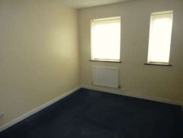  Image of 3 bedroom Semi-Detached house to rent in Camelot Close London SE28 at Camelot Close Thamesmead London, SE28 0ES