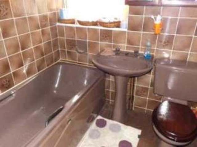  Image of 1 bedroom Bungalow for sale in Bardenville Road Canvey Island SS8 at Canvey Island Essex Leigh Beck, SS8 8LN