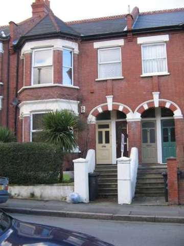  Image of 2 bedroom Property to rent in Casewick Road London SE27 at Casewick Road West Norwood London, SE27 0SZ