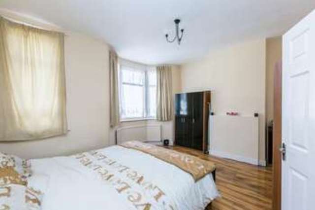 Image of 3 bedroom Terraced house for sale in Central Avenue Southend-on-Sea SS2 at Central Avenue  Southend-On-Sea, SS2 4EG
