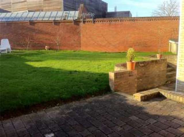  Image of 1 bedroom House Share to rent in Chatsworth Close Maidenhead SL6 at Maidenhead Berkshire Woodlands Park, SL6 4RD