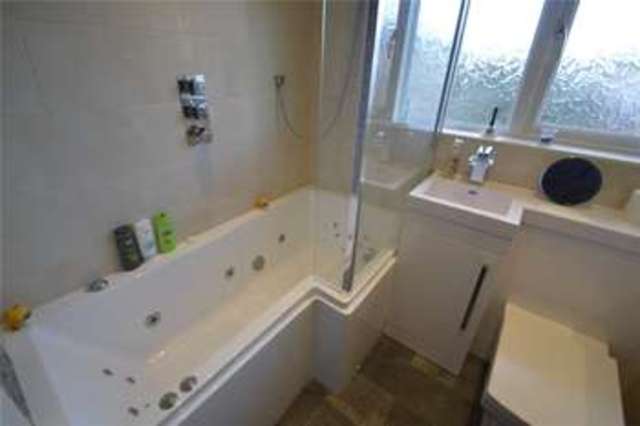 Image of 1 bedroom House Share to rent in Chatsworth Close Maidenhead SL6 at Maidenhead Berkshire Woodlands Park, SL6 4RD