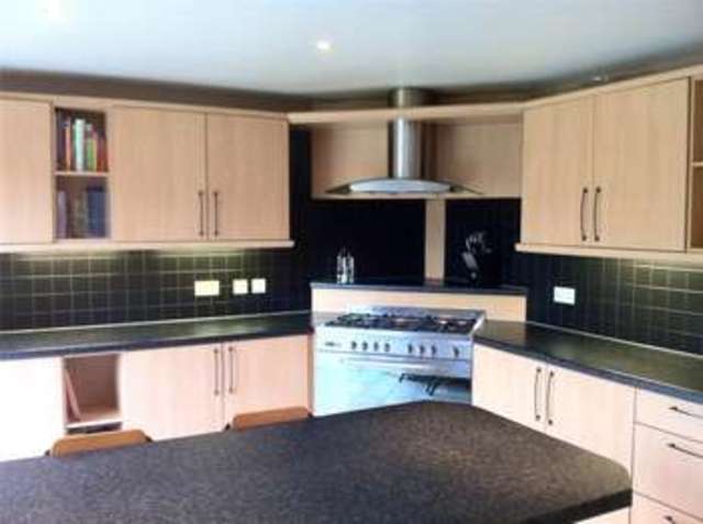  Image of 1 bedroom House Share to rent in Chatsworth Close Maidenhead SL6 at Maidenhead Berkshire Woodlands Park, SL6 4RD