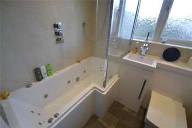  Image of 1 bedroom House Share to rent in Chatsworth Close Maidenhead SL6 at Maidenhead Berkshire Woodlands Park, SL6 4RD