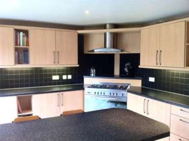  Image of 1 bedroom House Share to rent in Chatsworth Close Maidenhead SL6 at Maidenhead Berkshire Woodlands Park, SL6 4RD