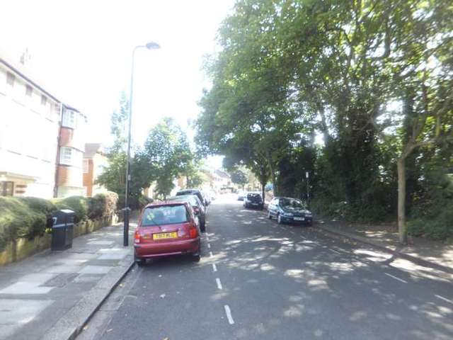  Image of 2 bedroom Apartment to rent in Chatsworth Road London W5 at Chatsworth Road Ealing London, W5 3DB