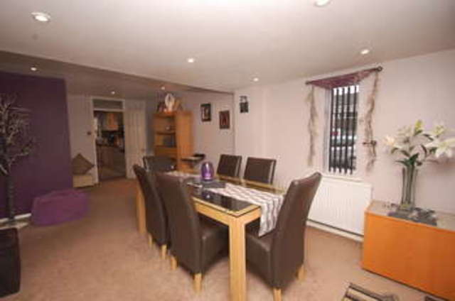  Image of 3 bedroom End of Terrace to rent in Chaucer Walk Hemel Hempstead HP2 at Hemel Hempstead Piccotts End, HP2 7PF