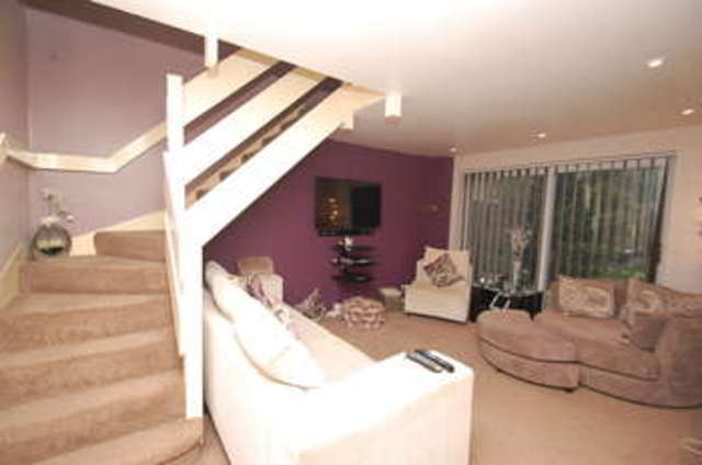  Image of 3 bedroom End of Terrace to rent in Chaucer Walk Hemel Hempstead HP2 at Hemel Hempstead Piccotts End, HP2 7PF