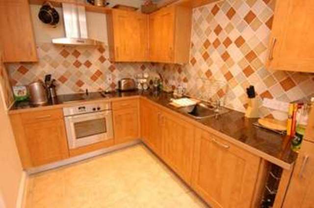  Image of 4 bedroom Terraced house to rent in Chester High Road Neston CH64 at Neston South Wirral Gayton, CH64 3TE