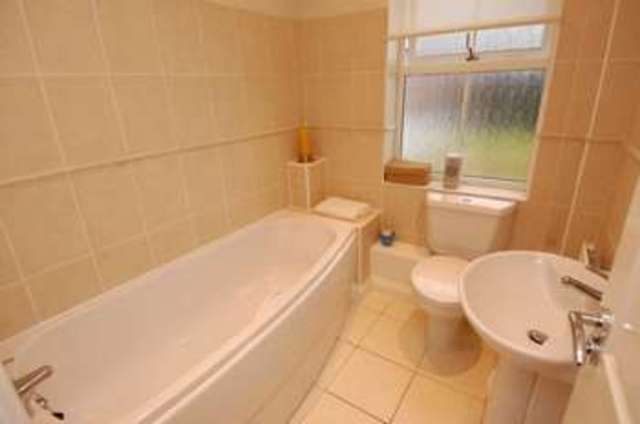  Image of 4 bedroom Terraced house to rent in Chester High Road Neston CH64 at Neston South Wirral Gayton, CH64 3TE