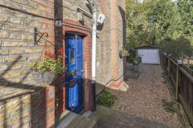  Image of 1 bedroom Flat for sale in Christchurch Road London N8 at Christchurch Road  Crouch End, N8 9QL