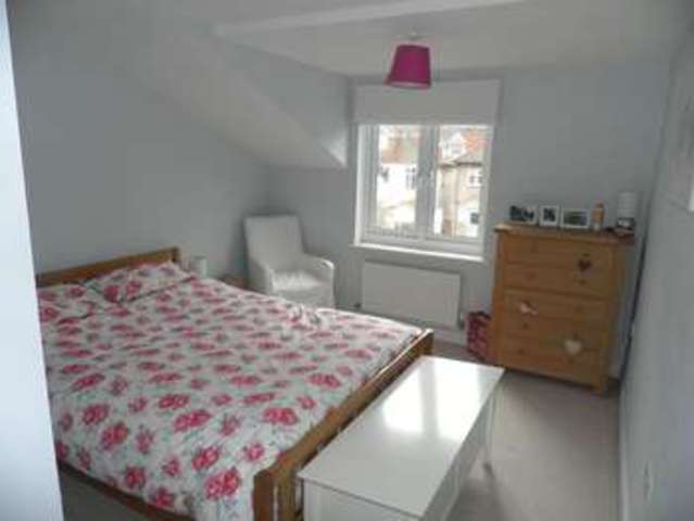  Image of 2 bedroom Flat to rent in Claremont Avenue Bristol BS7 at Claremont Avenue Bishopston Bristol, BS7 8JB