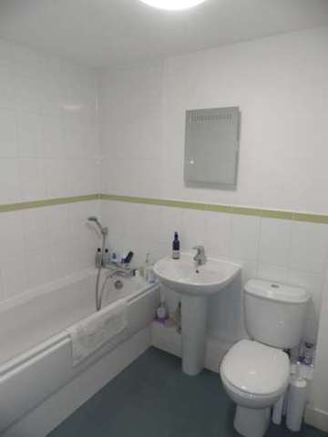  Image of 2 bedroom Flat to rent in Claremont Avenue Bristol BS7 at Claremont Avenue Bishopston Bristol, BS7 8JB