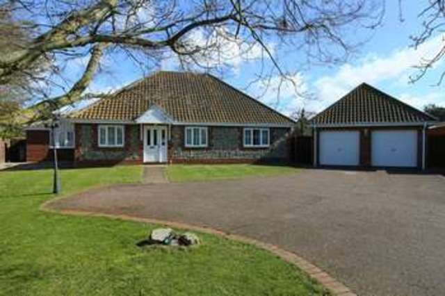  Image of 5 bedroom Bungalow for sale in Clover Way Lowestoft NR32 at Clover Way  Lowestoft, NR32 4JT
