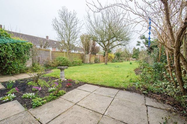  Image of 3 bedroom Semi-Detached house for sale in Como Road Aylesbury HP20 at Como Road  Aylesbury, HP20 1NR