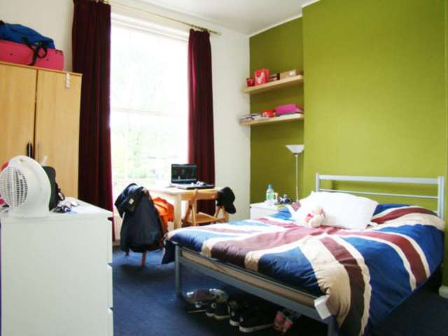  Image of Studio flat to rent in Coningham Road London W12 at Coningham Road Shepherds Bush London, W12 8BU