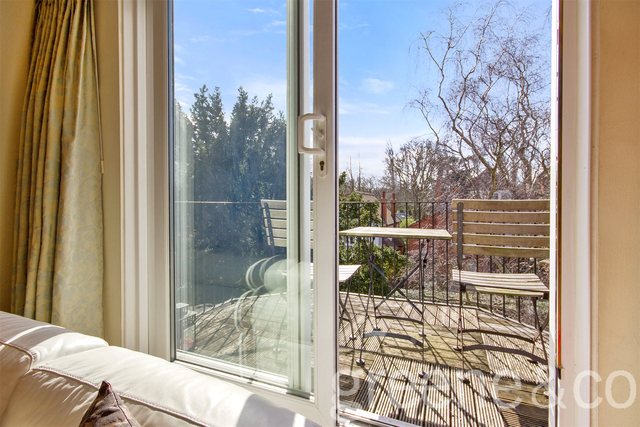  Image of 2 bedroom Flat to rent in Coolhurst Road London N8 at London  Crouch End, N8 8EL
