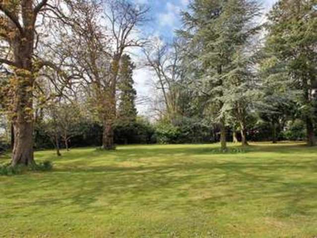  Image of 2 bedroom Maisonette for sale in Massetts Road Horley RH6 at Massetts Road  Horley, RH6 7DT