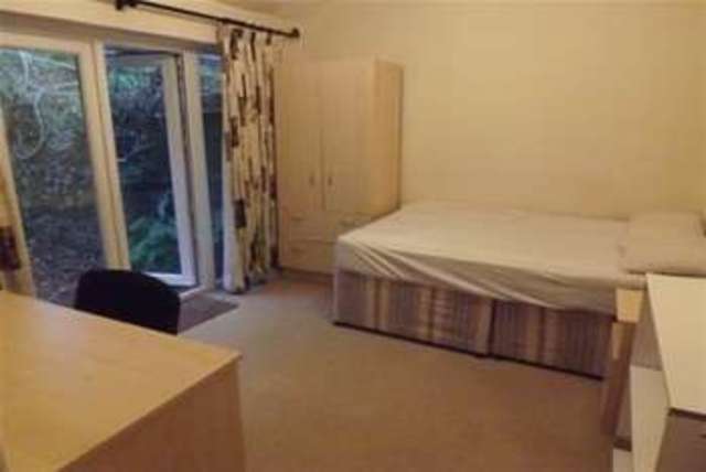  Image of 4 bedroom Detached house to rent in Copperfield Road Southampton SO16 at Southampton, SO16 3NY
