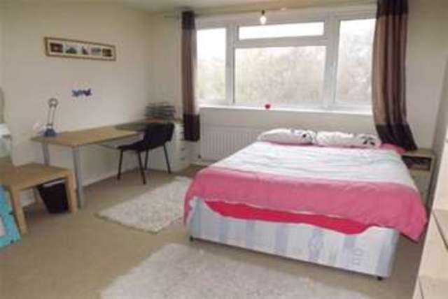  Image of 4 bedroom Detached house to rent in Copperfield Road Southampton SO16 at Southampton, SO16 3NY