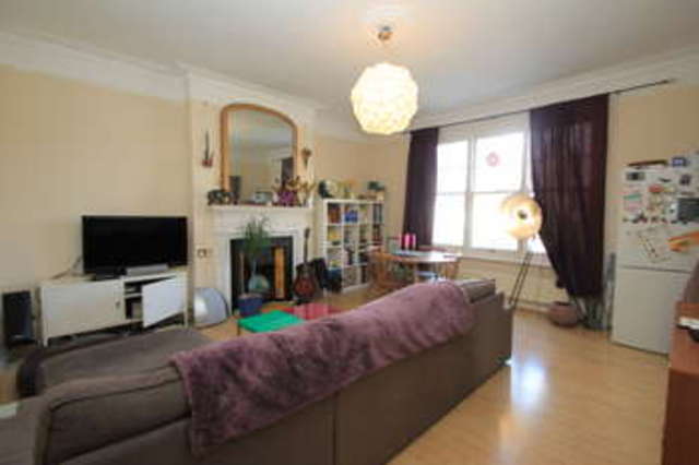  Image of 2 bedroom Flat for sale in Cranes Park Surbiton KT5 at Surbiton Surrey, KT5 8AB