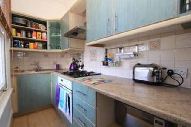  Image of 2 bedroom Flat for sale in Cranes Park Surbiton KT5 at Surbiton Surrey, KT5 8AB
