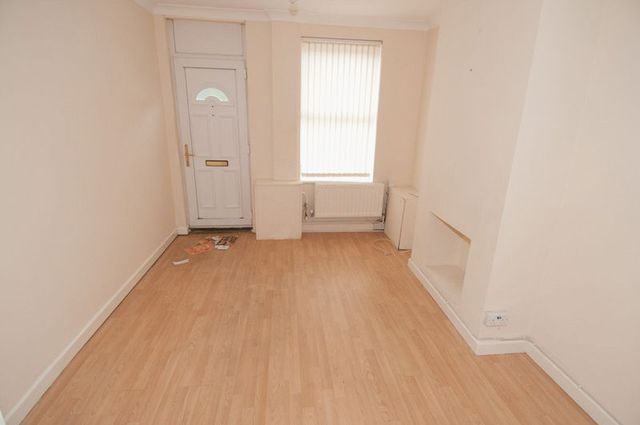  Image of 3 bedroom Terraced house to rent in Cromwell Road Rushden NN10 at Cromwell Road  Rushden, NN10 0DS
