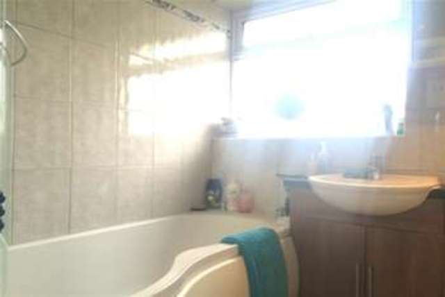  Image of 3 bedroom Detached house to rent in Dadbrook Close Cuddington Aylesbury HP18 at Aylesbury, HP18 0AH
