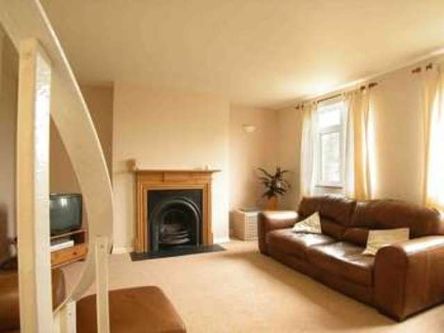  Image of 2 bedroom Flat to rent in Dennington Park Road London NW6 at Dennington Park Road West Hampstead London, NW6 1BB