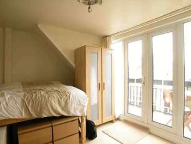  Image of 2 bedroom Flat to rent in Dennington Park Road London NW6 at Dennington Park Road West Hampstead London, NW6 1BB