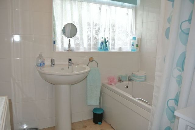  Image of 3 bedroom Semi-Detached house for sale in Denton Avenue Grantham NG31 at Denton Avenue  Grantham, NG31 7JQ