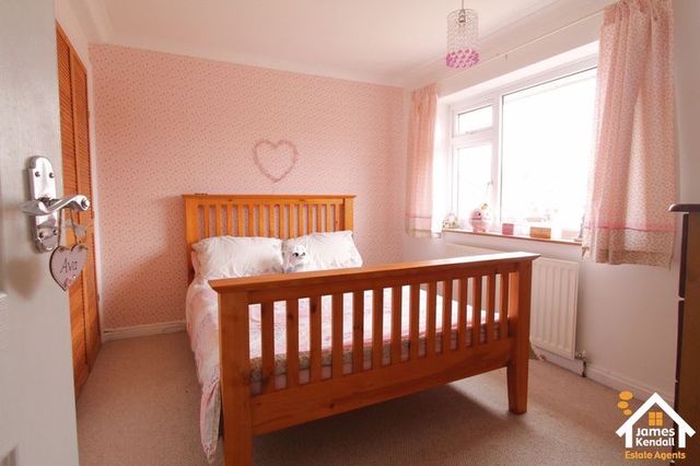  Image of 3 bedroom Property for sale in Dewlands Oakley Bedford MK43 at Dewlands Oakley Bedford, MK43 7RN