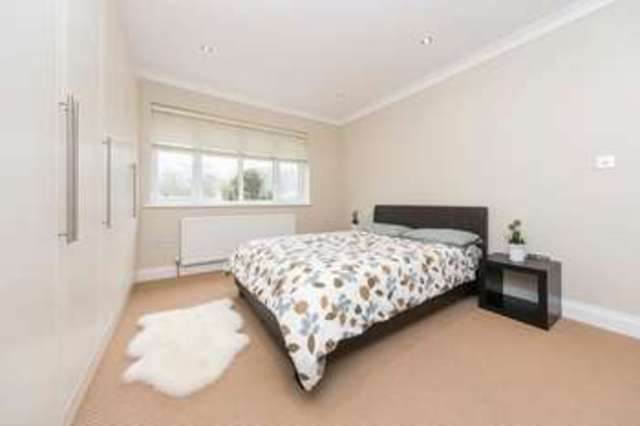 Image of 1 bedroom Property to rent in Dollis Hill Lane London NW2 at London  London, NW2 6JA