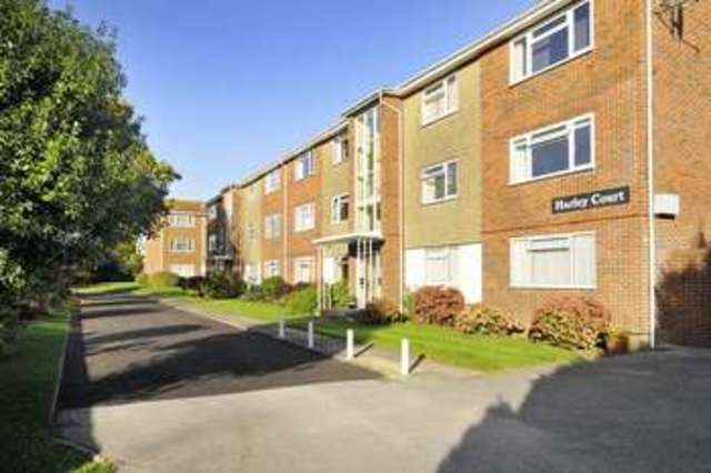  Image of 2 bedroom Flat to rent in Downview Road Worthing BN11 at Downview Road  Worthing, BN11 4QT