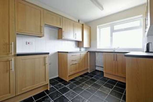  Image of 2 bedroom Flat to rent in Downview Road Worthing BN11 at Downview Road  Worthing, BN11 4QT