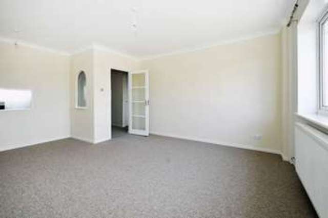  Image of 2 bedroom Flat to rent in Downview Road Worthing BN11 at Downview Road  Worthing, BN11 4QT