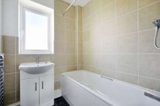  Image of 2 bedroom Flat to rent in Downview Road Worthing BN11 at Downview Road  Worthing, BN11 4QT