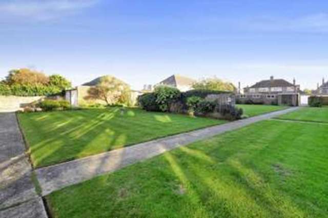  Image of 2 bedroom Flat to rent in Downview Road Worthing BN11 at Downview Road  Worthing, BN11 4QT