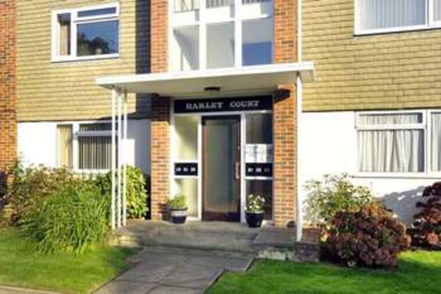  Image of 2 bedroom Flat to rent in Downview Road Worthing BN11 at Downview Road  Worthing, BN11 4QT