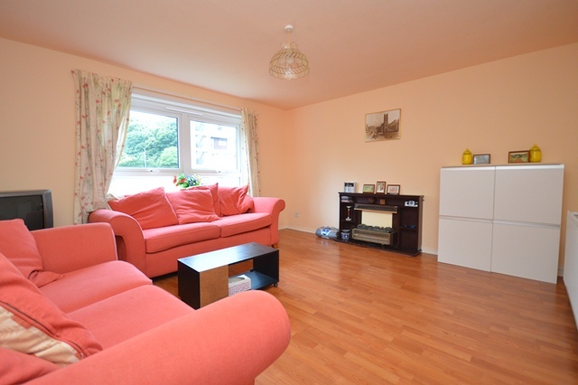  Image of 2 bedroom Flat to rent in Dumbiedykes Road Edinburgh EH8 at Holyrood Edinburgh Edinburgh, EH8 9UU