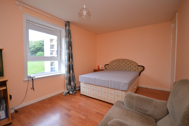 Image of 2 bedroom Flat to rent in Dumbiedykes Road Edinburgh EH8 at Holyrood Edinburgh Edinburgh, EH8 9UU