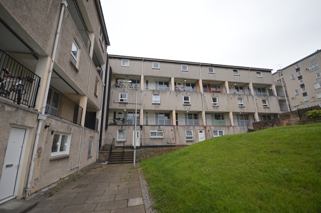  Image of 2 bedroom Flat to rent in Dumbiedykes Road Edinburgh EH8 at Holyrood Edinburgh Edinburgh, EH8 9UU