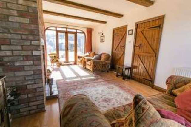  Image of 4 bedroom Terraced house for sale in East Walton King