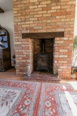  Image of 4 bedroom Terraced house for sale in East Walton King