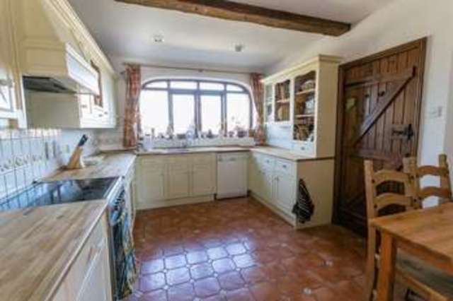  Image of 4 bedroom Terraced house for sale in East Walton King