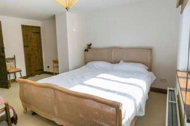  Image of 4 bedroom Terraced house for sale in East Walton King