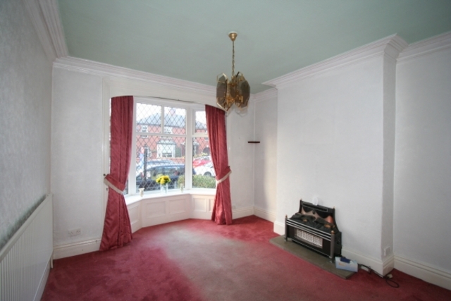  Image of 3 bedroom Terraced house to rent in Edenfield Road Rochdale OL11 at Rochdale OL11 5AE Rochdale, OL11 5AE