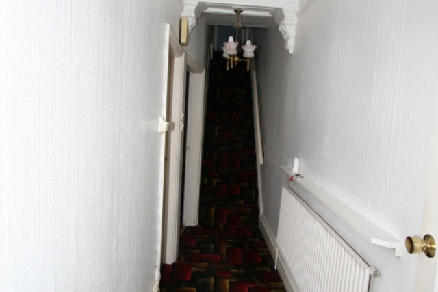  Image of 3 bedroom Terraced house to rent in Edenfield Road Rochdale OL11 at Rochdale OL11 5AE Rochdale, OL11 5AE