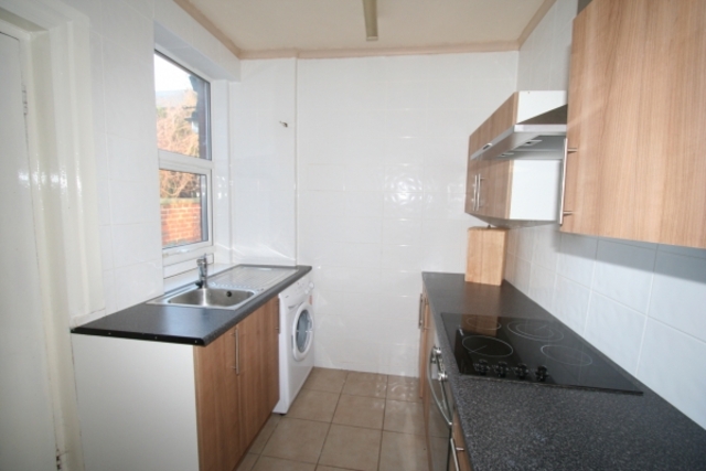  Image of 3 bedroom Terraced house to rent in Edenfield Road Rochdale OL11 at Rochdale OL11 5AE Rochdale, OL11 5AE